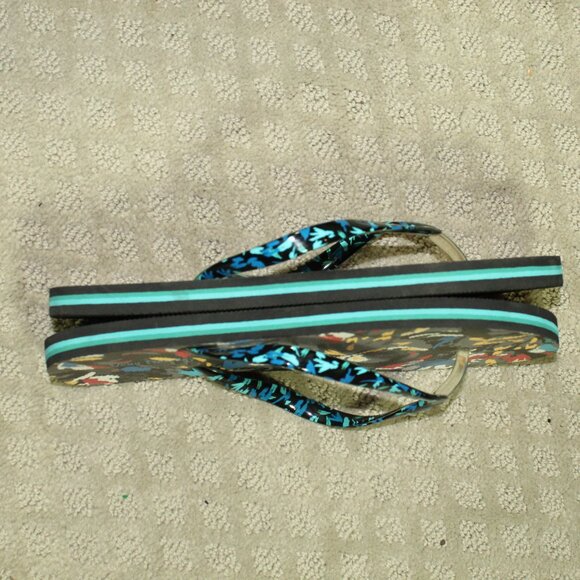 Vera Bradley High Quality Blue Floral  Sandals Wm 7/8  Flip Flop’s Thongs NWOT - Picture 2 of 5